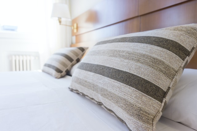 hotel room pillows